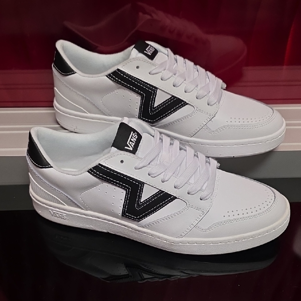 Vans Lowland 2.0 White Black SneakersMen’s 11 / Women’s 12.5